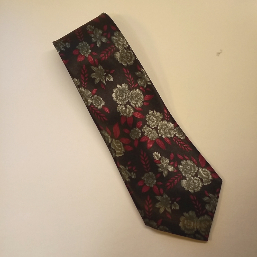 Picasso Hand Made SILK ROSE Floral Patterned Tie in Black Silver Red